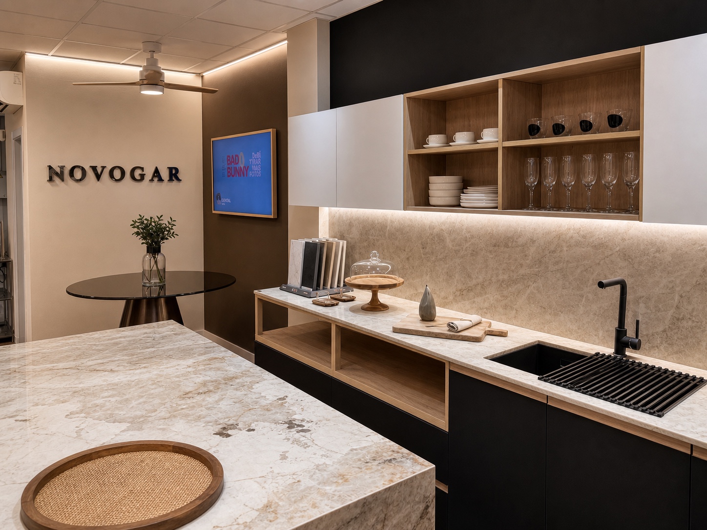 Exposición de cocinas, superficies y materiales en el estudio NOVOGAR de Cornellà